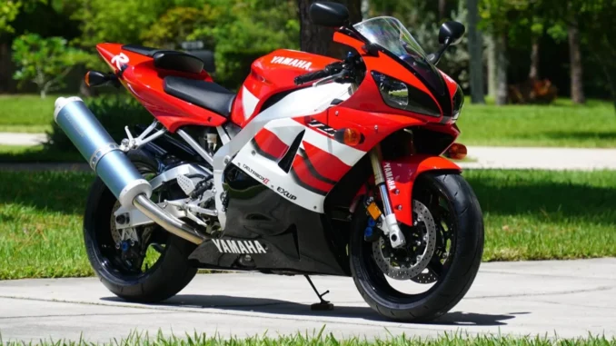 yamaha_r1